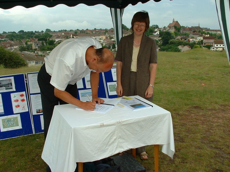 2004 Plan Signing